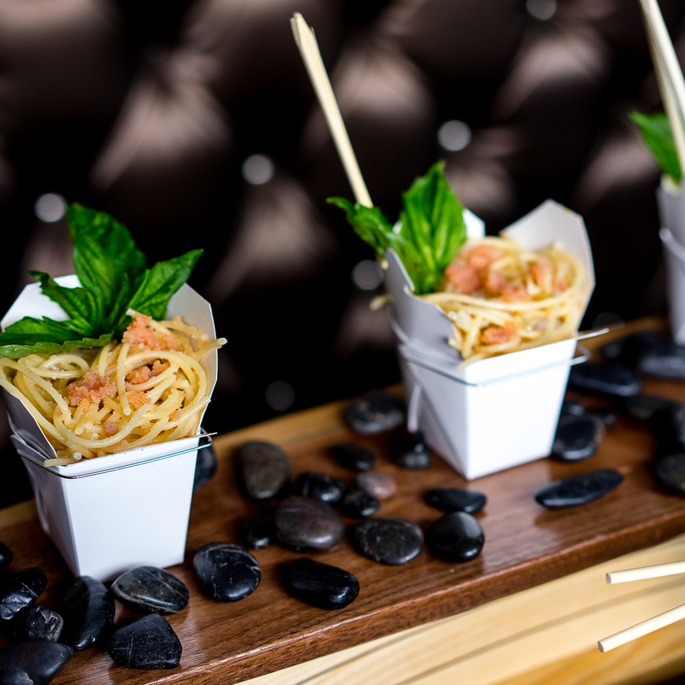 Pasta station served in individual boxes